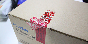 شريط أمني أحمر مزود برقم تسلسلي (48 ملم × 50 ملم × 2 ملم ، 100% نقل إجمالي ، ضخم للغاية 7