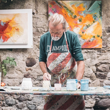 مئزر بلاستيكي أبيض قابلة للإستخدام مرة واحدة، 46 بوصة × 28 بوصة البولي إيثيلين المقاوم للماء للطبخ الرسم الفنون والحرف 4