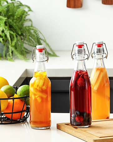 زجاجات عصير مع 2 قشرة و 2 غطاء في ثقب 16 أوز أوعية شرب السفر ، أكواب المياه مع أغطية سوداء محكمة 1