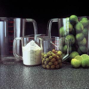 500 مل كؤوس قياس مع فوهة بلاستيكية شفافة كؤوس قياس تدريجية للمختبر والمطبخ 4