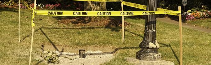 شريط تحذير من المخاطر البيولوجية مع بصمة سوداء، الأسطورة "خطر البيولوجية - خطر البيولوجية" 55 ياردة. الطول &times; 2" العرض 5