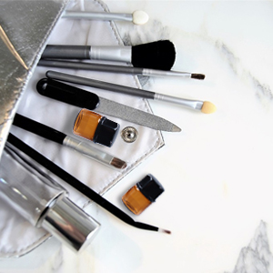 زجاج الزيوت الأساسية عينة زجاجات مع أغطية سوداء للزيوت الأساسية والعطور والمواد الكيميائية المختبرية 30 مل كأس قياس 2